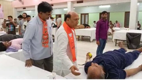 नेता प्रतिपक्ष राजेंद्र राठौड़ के जन्म दिवस के उपलक्ष में विशाल रक्तदान शिविर आयोजित