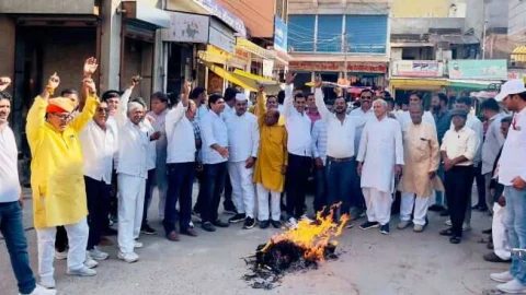 हिंडनबर्ग घोटाले को लेकर कांग्रेस ने किया विरोध प्रदर्शन