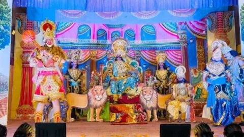 संवादों से भरी लीला में हनुमान ने किया लंका दहन