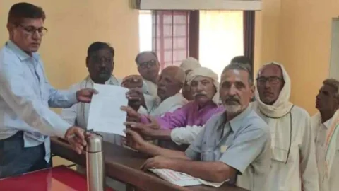 विधायक बाबू सिंह को पद से हटाने की मांग