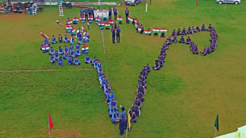भारत माता के नक्शे को स्काउट गाइड तिरंगे से सजा कर देश भक्ति के नारों का किया जय घोष