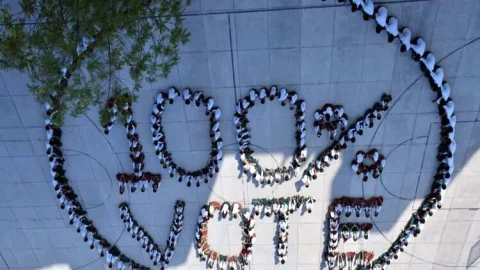 मानव श्रृंखला बनाकर मतदान का दिया संदेश