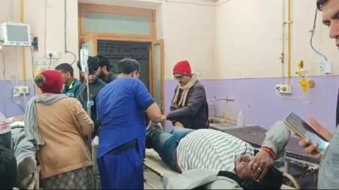 सरदारशहर में कार व ट्रेक्टर की भिड़ंत