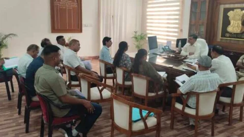 अवैध खनन के खिलाफ विभिन्न विभाग संयुक्त कार्रवाई करें – जिला कलक्टर