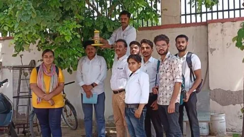 विधि कॉलेज मे लगाये बर्ड फीडर