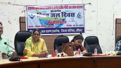 पहल : बरसात के मौसम में जिला परिषद के कार्यालय की छत का पानी एकत्रित कर जल संरक्षण की पहल