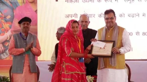 मुख्यमंत्री भजनलाल शर्मा ने चूरू की राजनंदिनी को किया सम्मानित