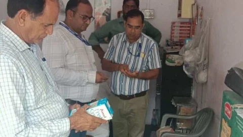 मिलावट की आशंका पर स्वास्थ्य विभाग की टीम ने खाद्य वस्तुओं के लिए सात सैम्पल