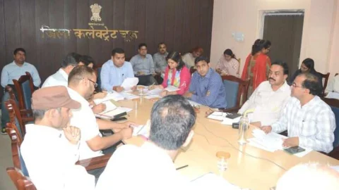 अवैध कॉलोनियों पर करें कार्रवाई – जिला कलक्टर