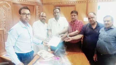 लघु उद्योग भारती झुंझुनू शाखा ने मुख्यमंत्री के नाम जिला कलेक्टर को दिया ज्ञापन