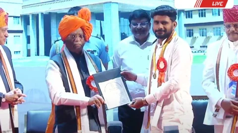 Jhunjhunu : नोरंगराम दयानन्द ढूकिया नर्सिंग कॉलेज के छात्र को मिला गोल्ड मेडल, राज्य में प्रथम स्थान