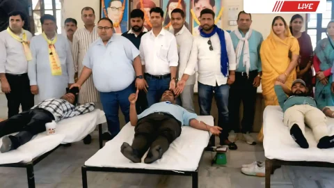 डॉ अंबेडकर और फुले की जयंती और रक्तवीर स्व. बेसरवाल की तृतीय पुण्यतिथि पर 104 यूनिट रक्तदान