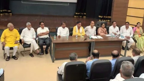 जन स्वास्थ्य एवं अभियांत्रिकी विभाग मंत्री के एल चौधरी ने ली बैठक, जेईएन को निलंबित करने के निर्देश