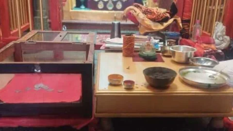 चोरों ने दिया मंदिर में चोरी की वारदात को अंजाम