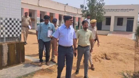 कलक्टर ने संवेदनशील बूथों का किया निरीक्षण बोले-बहकावे में नहीं आएं, निर्भीक हो करें मतदान