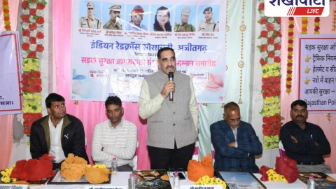 अधिकारियों का सम्मान, सड़क सुरक्षा पर कार्यशाला