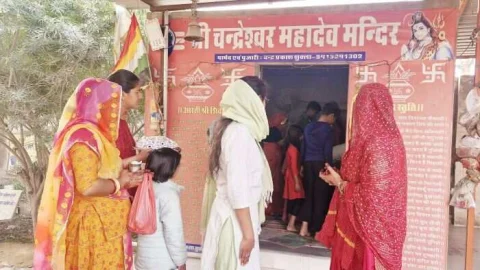 महाशिवरात्रि पर्व पर चंद्रेश्वर महादेव मंदिर में लगा भक्तों का तांता