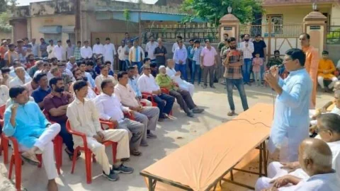 हाथ में तिरंगा लेकर निकले तो ना गोली चली ना बम फटा – ढूकिया