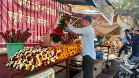 वैलेंटाइन डे पर हो रही है रेड रोज की डिमांड