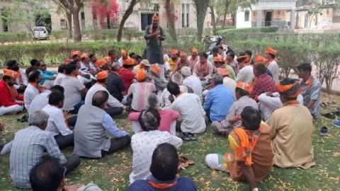 भाजपा नेताओं की घर वापसी पर कार्यकर्ताओं ने खुशी जताते हुए किया स्वागत