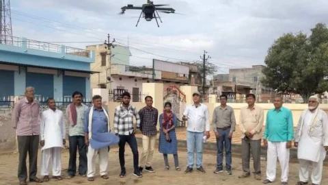 आबादी भूमि का किया ड्रोन से सर्वे