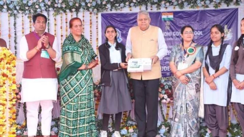 उपराष्ट्रपति जगदीप धनखड़ का झुंझुनूं दौरा, विद्यार्थियों से किया संवाद