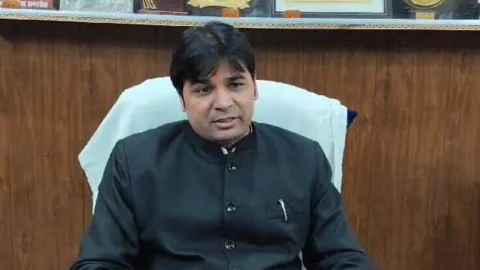 सड़क सुरक्षा : टोल नाकों पर होगी भारी वाहन चालकों के आंखों की जांच