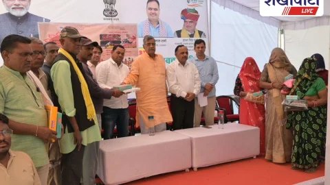 सफाई मित्रों का सम्मान, नगर परिषद ने बढ़ाया दीपावली का उजियारा