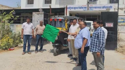 जागरूकता वाहन को सीएमएचओ डॉ डांगी ने हरी झंडी दिखाकर किया रवाना