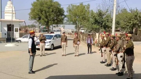 जिला कलेक्टर ने लक्ष्मणगढ़ स्थित कार्यालयों का किया निरीक्षण