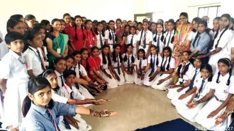 लहरियो मेंहदी प्रतियोगिता का आयोजन