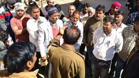 ऑटो के नीचे आने से महिला की दर्दनाक मौत