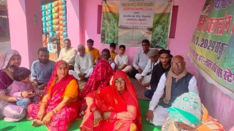 किसानो के धरने पर : कभी सीमेंट कम्पनियां,कभी बडे़ टावर की लाईन,अब नहर नहीं तो चौपट हुआ जीवन