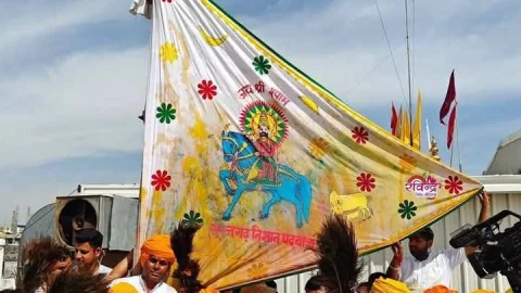 श्याम बाबा का वार्षिक फाल्गुनी लक्खी मेला : सूरजगढ़ का निशान मंदिर शिखर पर चढ़ने के साथ हुआ समापन