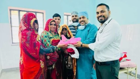 कर्तव्य के प्रति समर्पण : गांव के सरकारी अस्पताल में प्रथम सफल सिजेरियन डिलीवरी करवाई