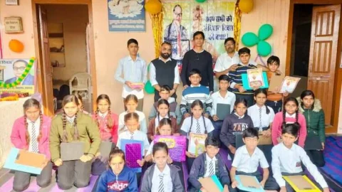 संविधान दिवस पर प्रतिभाएं पुरस्कृत