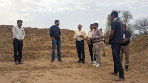 जिला कलेक्टर ने मनेरगा कार्य का किया निरीक्षण