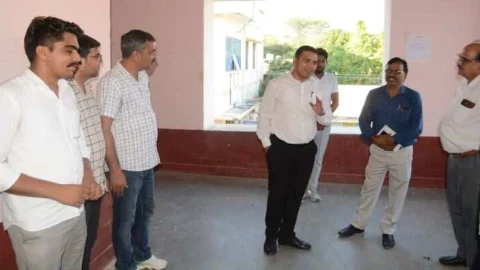 जिला कलक्टर अभिषेक सुराणा ने किया पुराने कलक्ट्रेट भवन का निरीक्षण