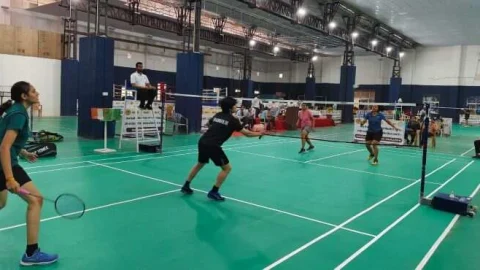 वेस्ट जोन इंटर यूनिवर्सिटी बैडमिंटन टूर्नामेंट में रोमांचक मुकाबलों का दौर जारी