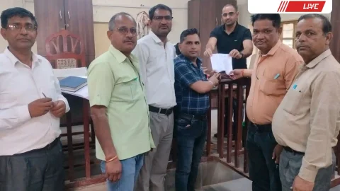 जिला मुख्यालयों पर संस्कृत शिक्षा का कार्यालय खुलवाने को लेकर दिया ज्ञापन