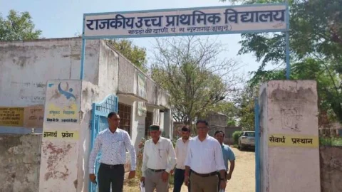 पर्यवेक्षक दया निधान पाण्डे किया मतदान केन्द्रों का निरीक्षण