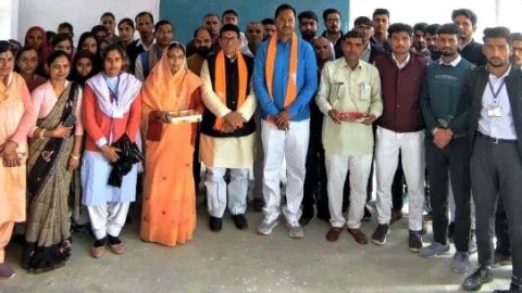 मलसीसर में ढूकिया ने किया नवमतदाओं को किया जागरुक