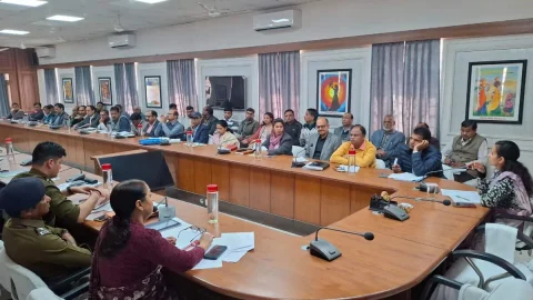 विभागों की साप्ताहिक समीक्षा बैठक, फ्लैगशिप योजनाओं की प्रगति में तेजी लाने पर जोर