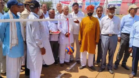 हुकमपुरा में दो दिवसीय डे नाइट वॉलीबॉल प्रतियोगिता का आयोजन