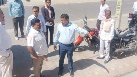 बेहतर नागरिक सुविधाओं के लिए करें प्रयास, मुस्तैद रहे टीम – जिला कलक्टर