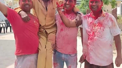 होली के रंग में रंगा नजर आया पूरा शहर