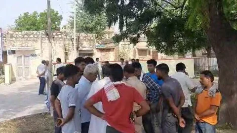 रेलवे क्वार्टर में कर्मचारी मिला मृत अवस्था में