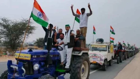 भारत रत्न चौधरी चरण सिंह जयंती पर निकाली ट्रैक्टर एवं वाहन रैली