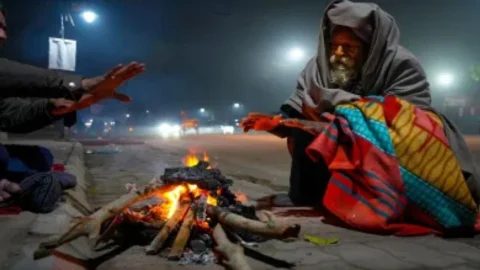 Rajasthan Weather News: राजस्थान में कोल्ड अलर्ट जारी, इन जिलों में 5 डिग्री गिरेगा तापमान, पढ़े ताजा अपडेट