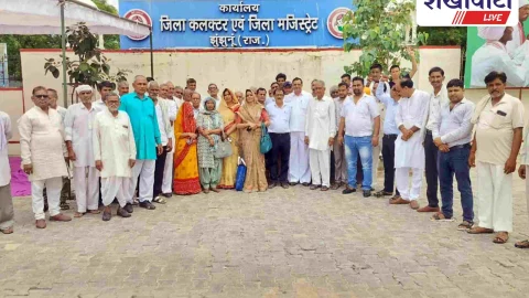 काजड़ा सरपंच के पक्ष में पंचायत वासियों ने जिला कलेक्टर को दिया ज्ञापन